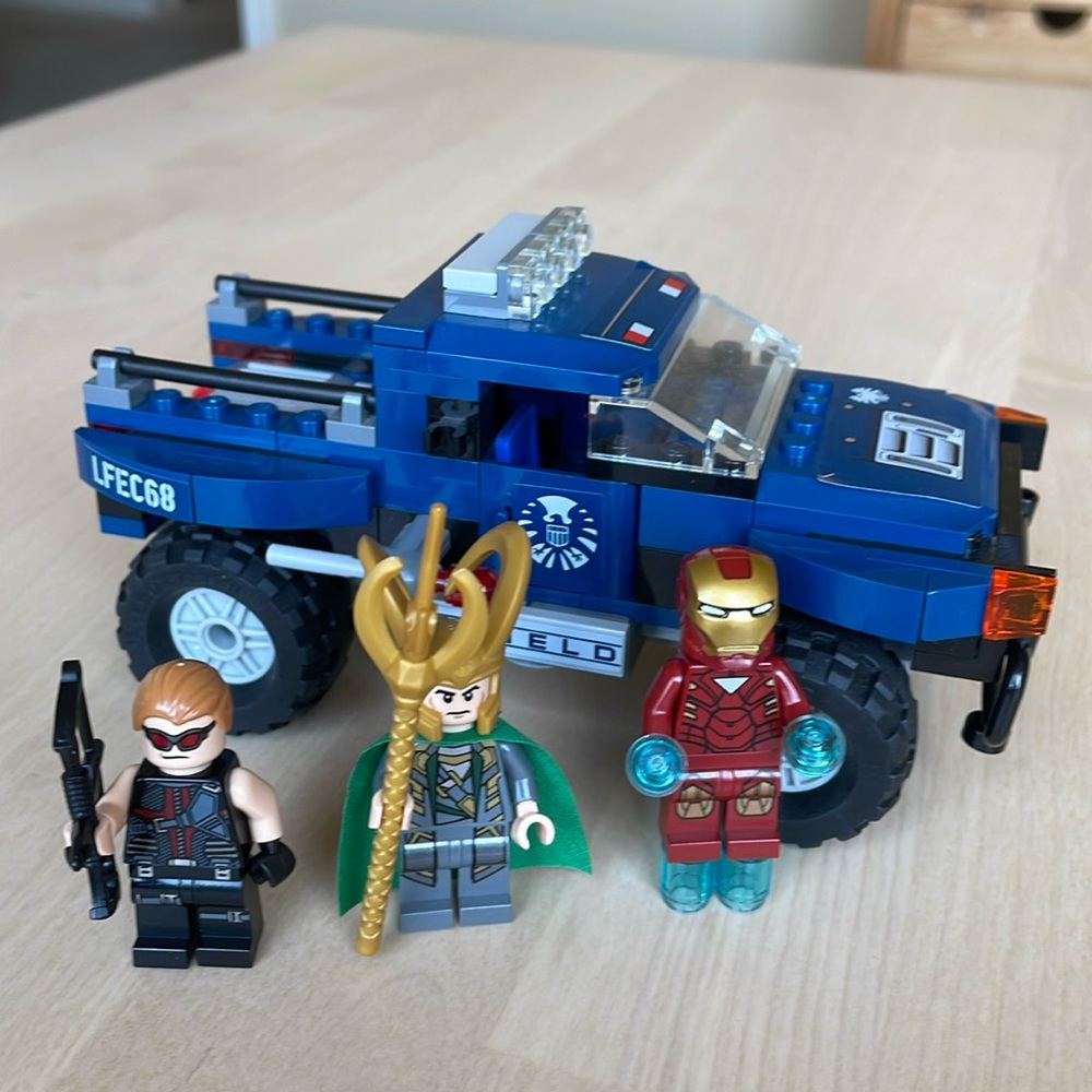 LEGO Marvel set 6867 Loki’s Cosmic Cube Escape